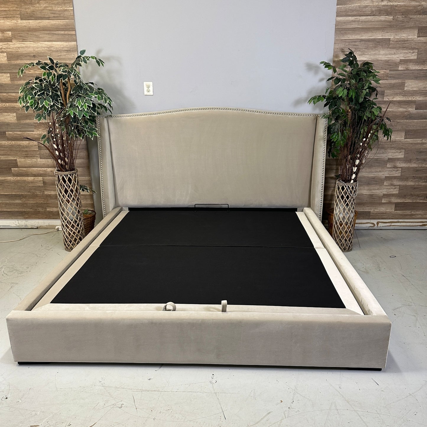 (Customer Return) Saatva Minori Storage Bed, King