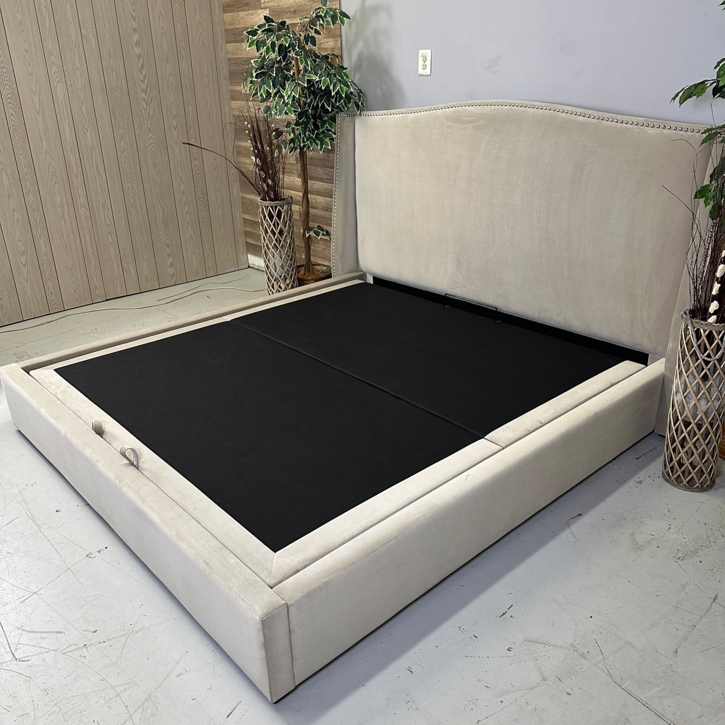 (Customer Return) Saatva Minori Storage Bed, King