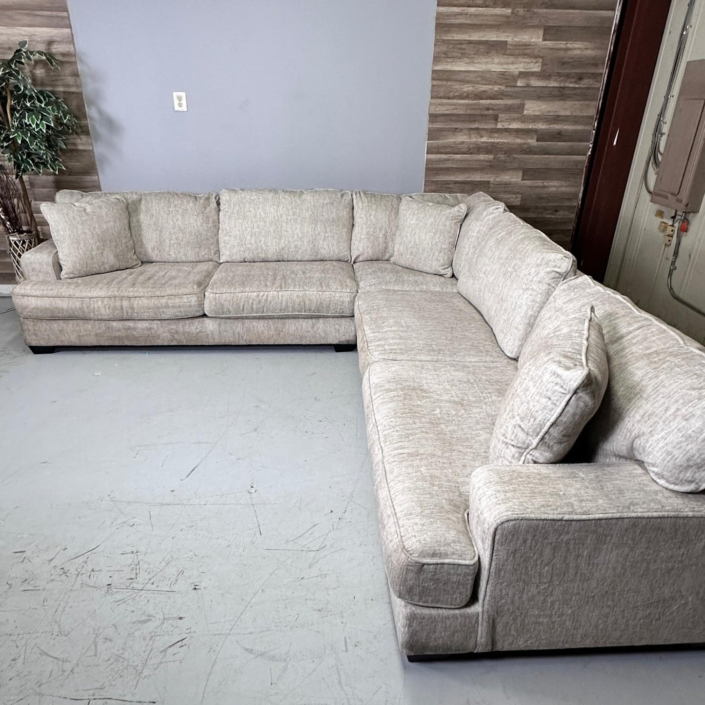 Ashley Rawcliffe 3-Piece Sectional