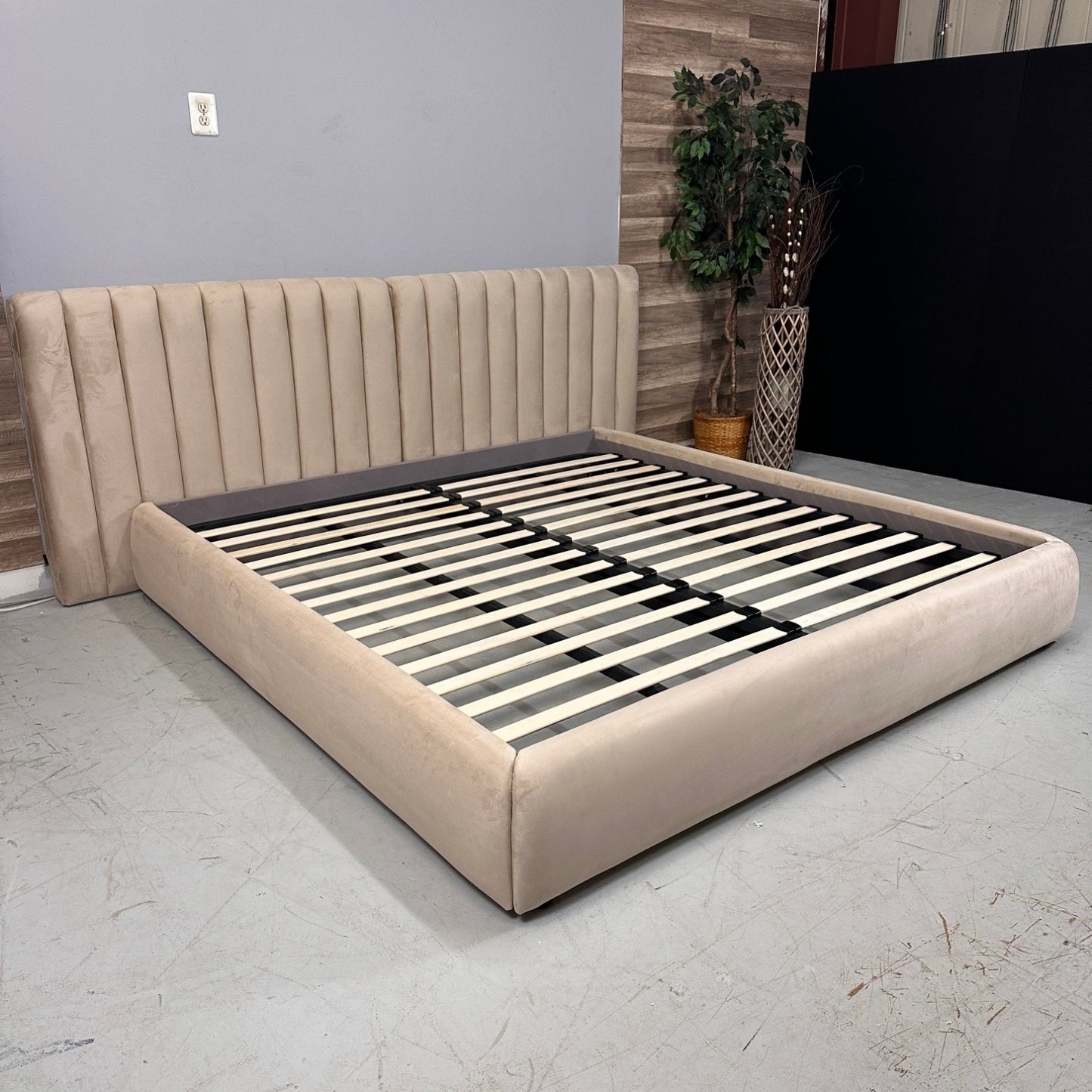 Rove Concepts Berlin King Bed (Latte)