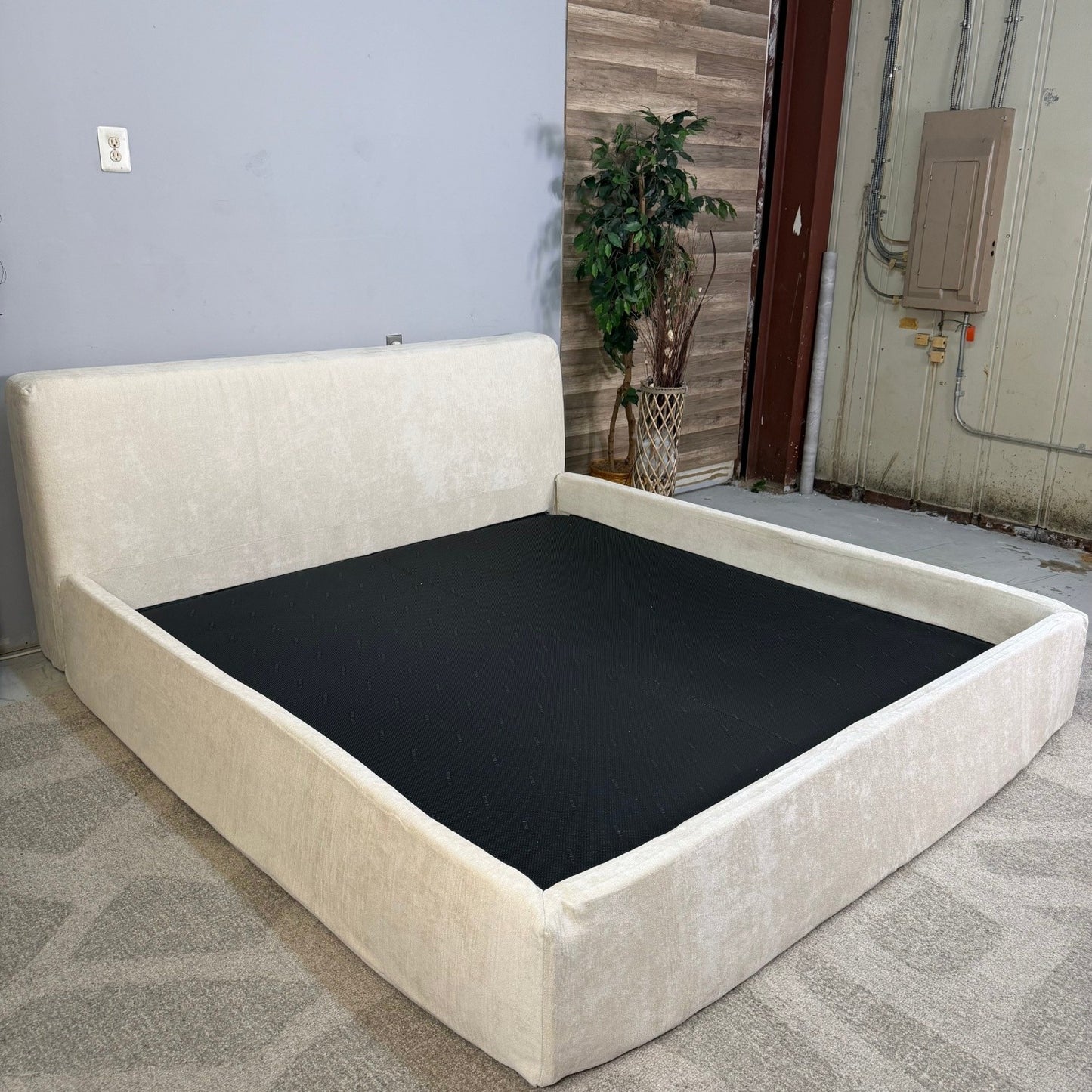 Rove Lab 02 King Bed