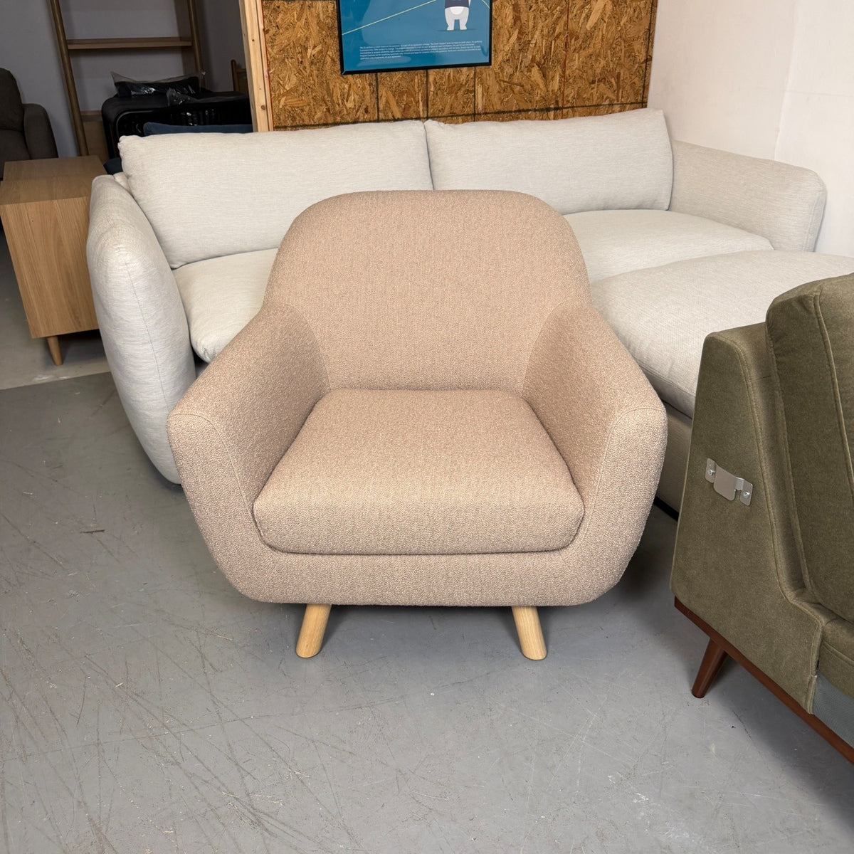 Article "Gabriola" 34" Lounge Chair