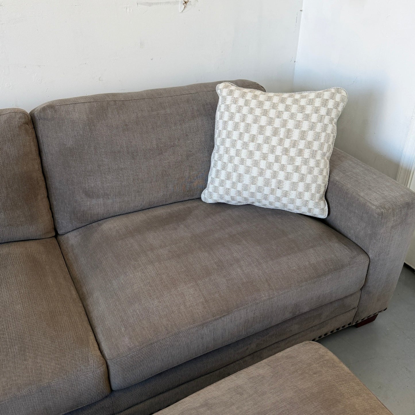 Penelope Gray Sectional With Ottoman