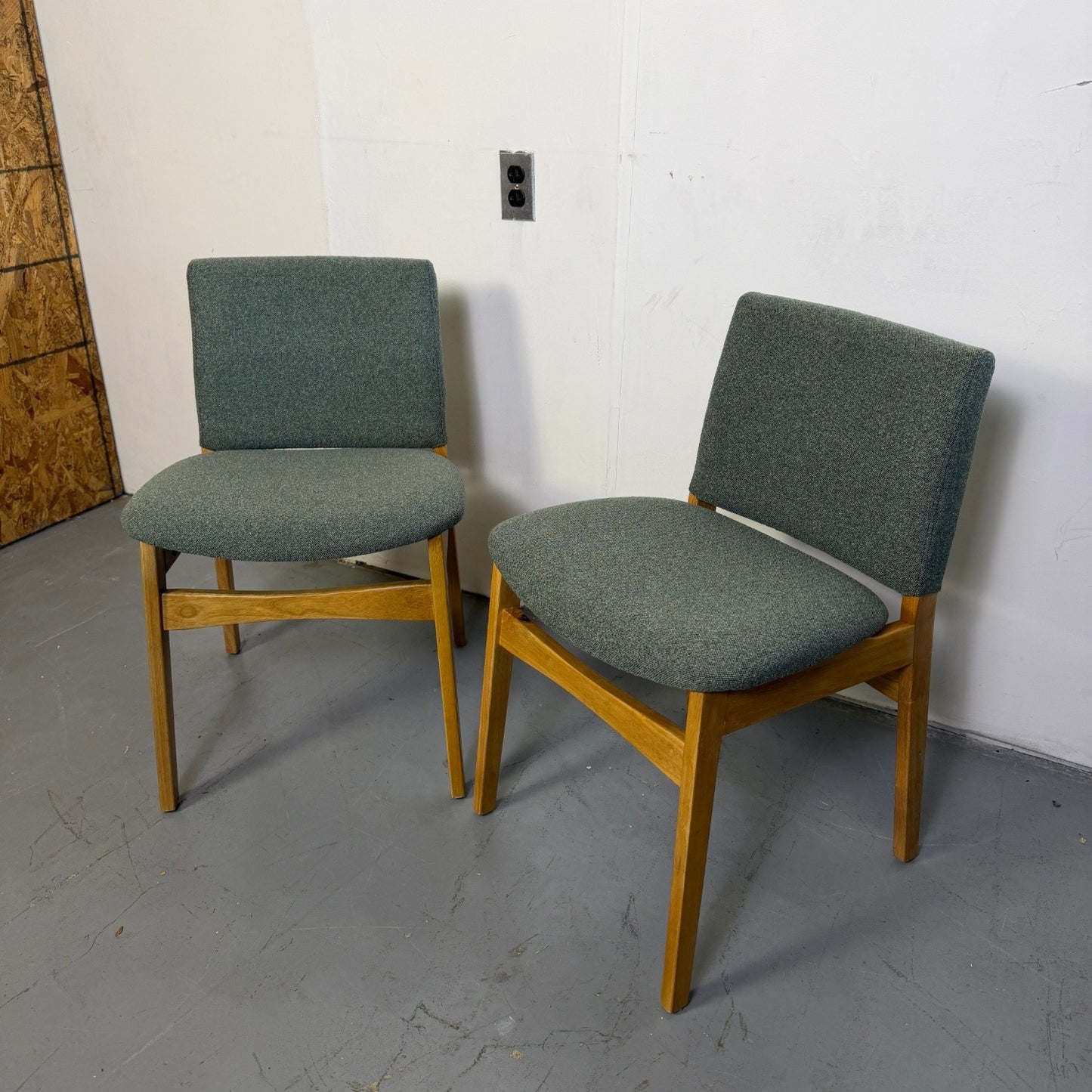 6 Nosh Dining Chairs In Oak and Ratine Green