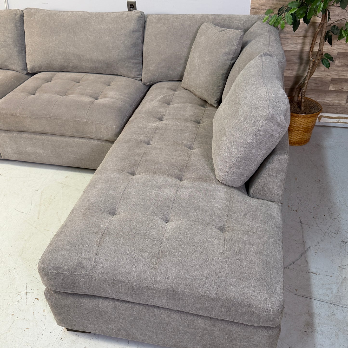 Thomasville Miles Fabric Sectional With Power Footrest