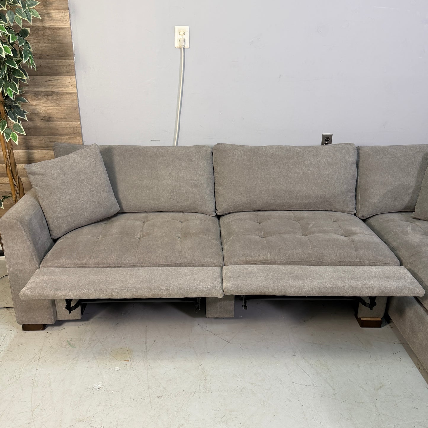 Thomasville Miles Fabric Sectional With Power Footrest