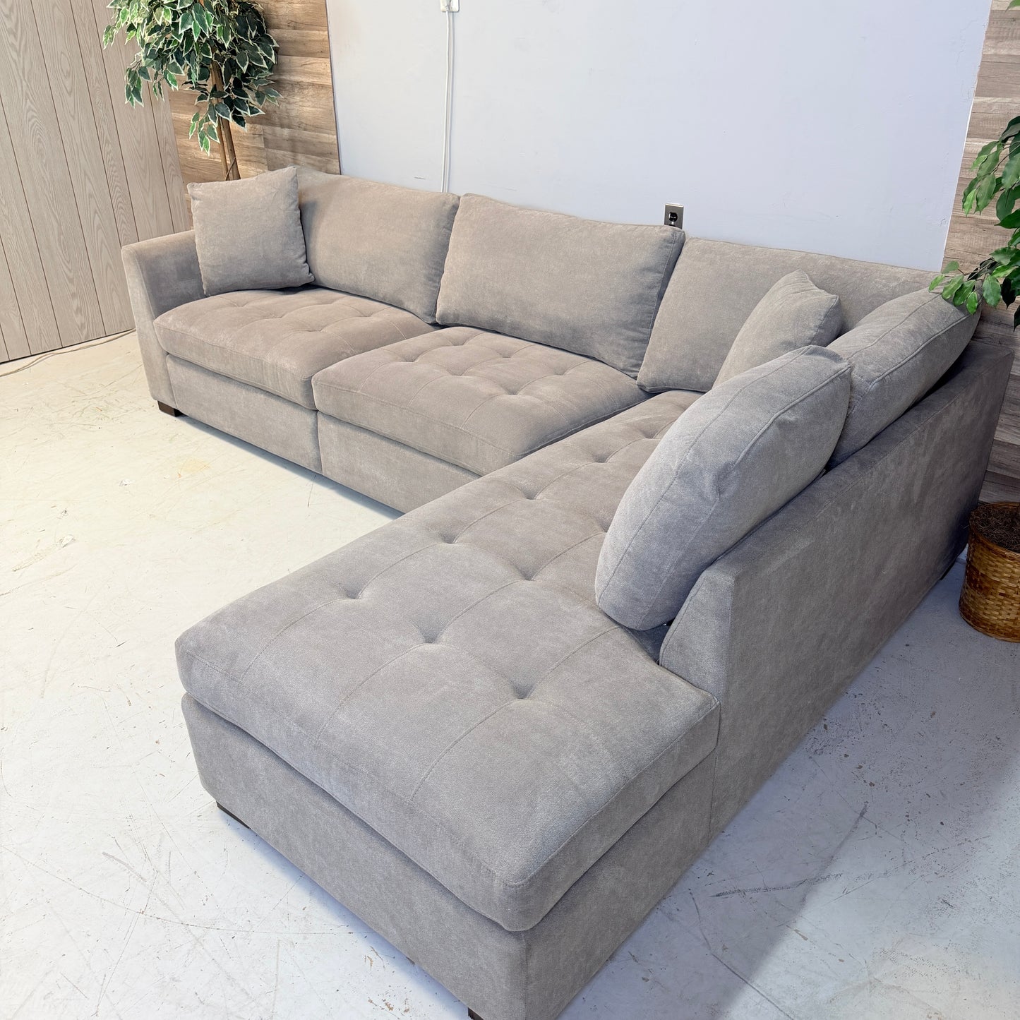 Thomasville Miles Fabric Sectional With Power Footrest