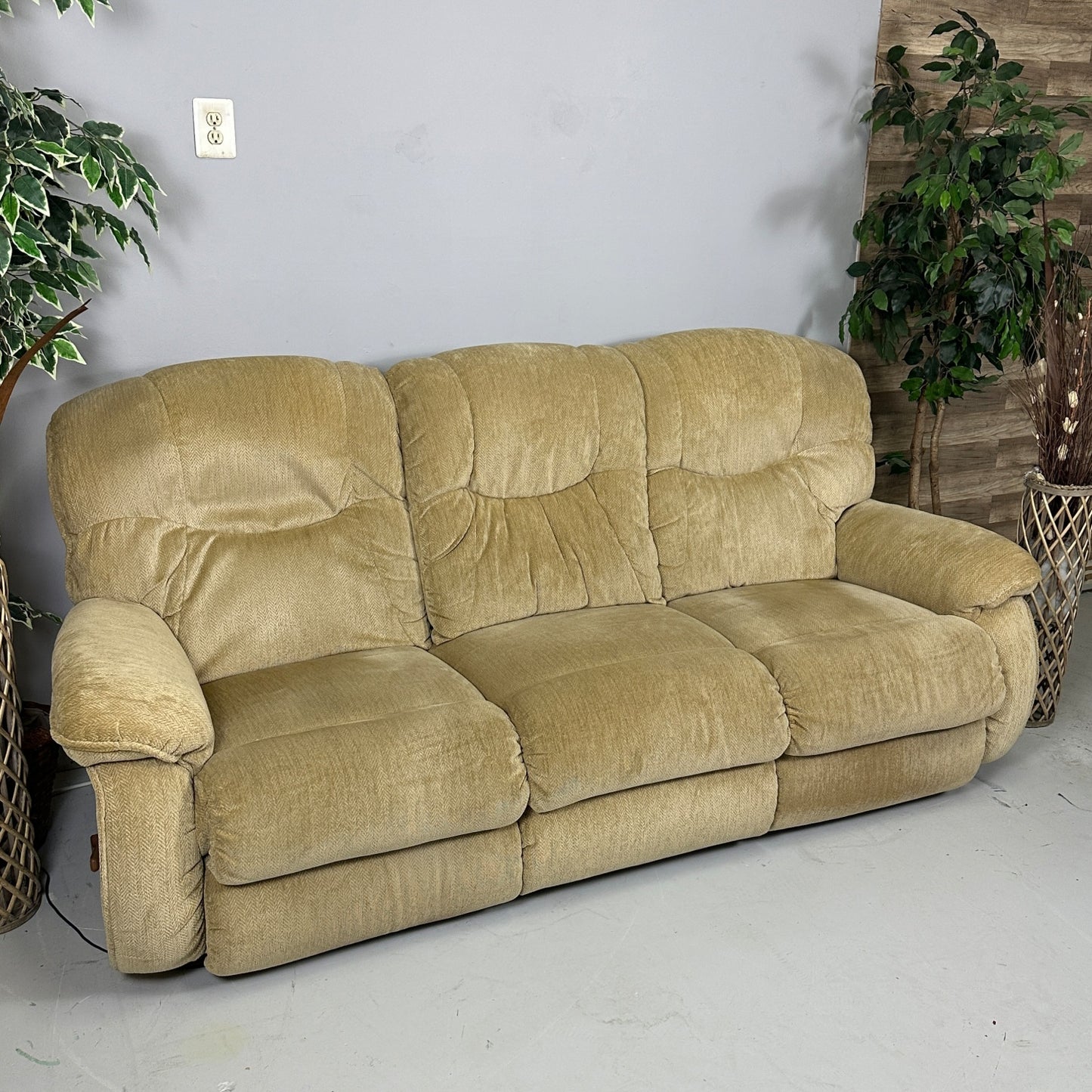 LA-Z-BOY Brown 3-Seater Manual Recliner