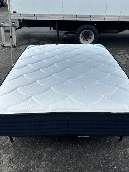 (Customer Return) DreamCloud Premier Queen Mattress