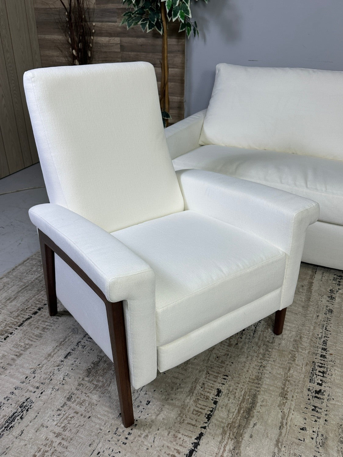 Robin Recliner By BenchMade Modern