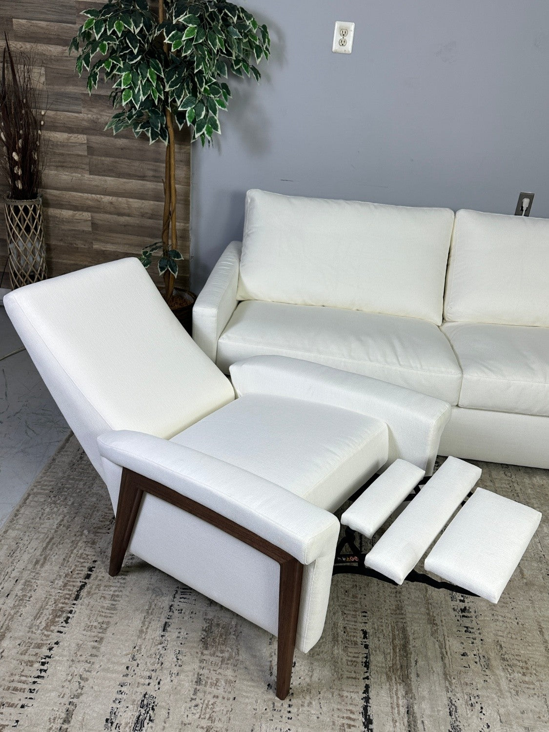 Robin Recliner By BenchMade Modern