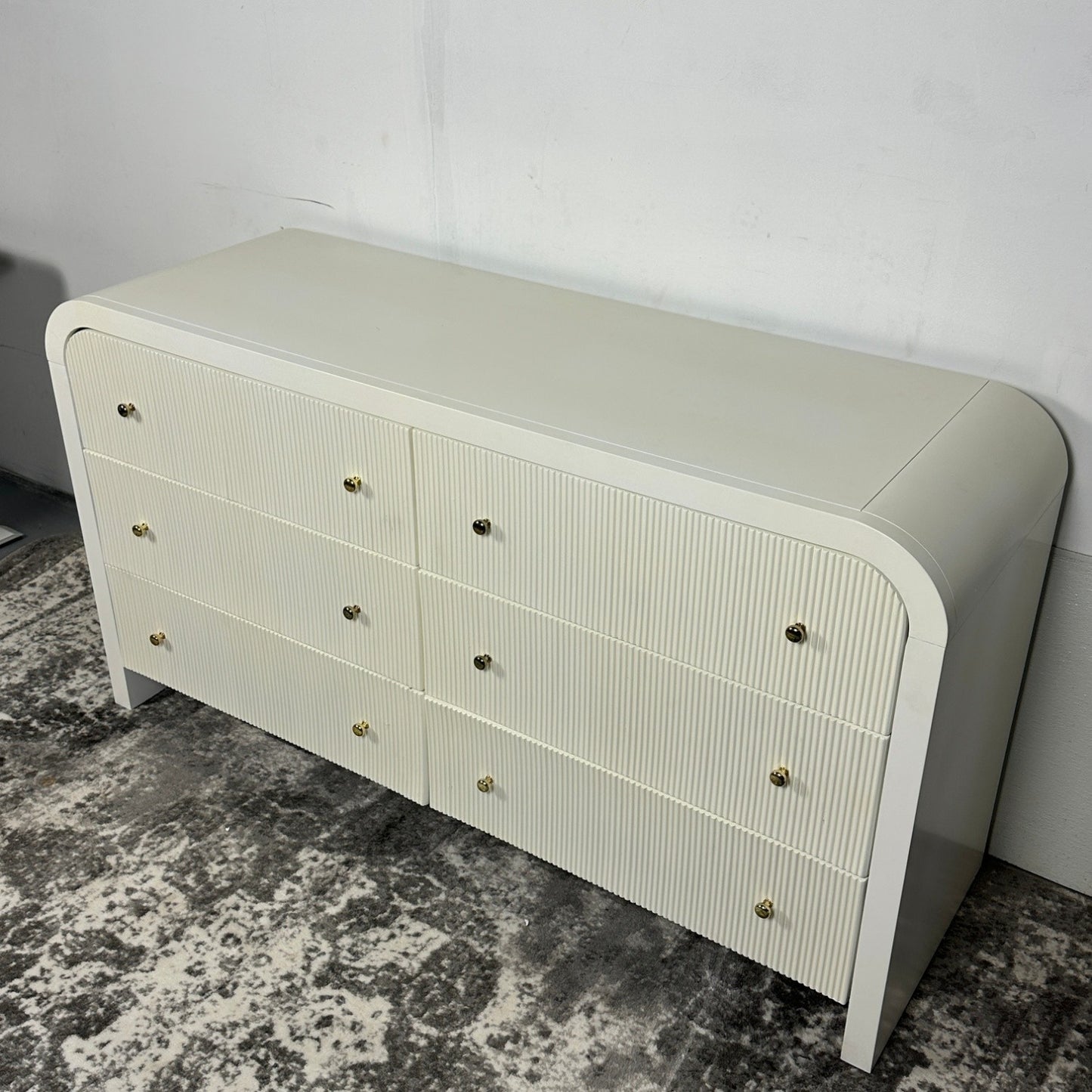 Havenly Curved Modern 6 Drawer White Dresser