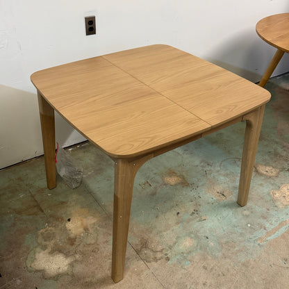 Article "Plumas" 37.5"-57.25" Extendable Dining Table