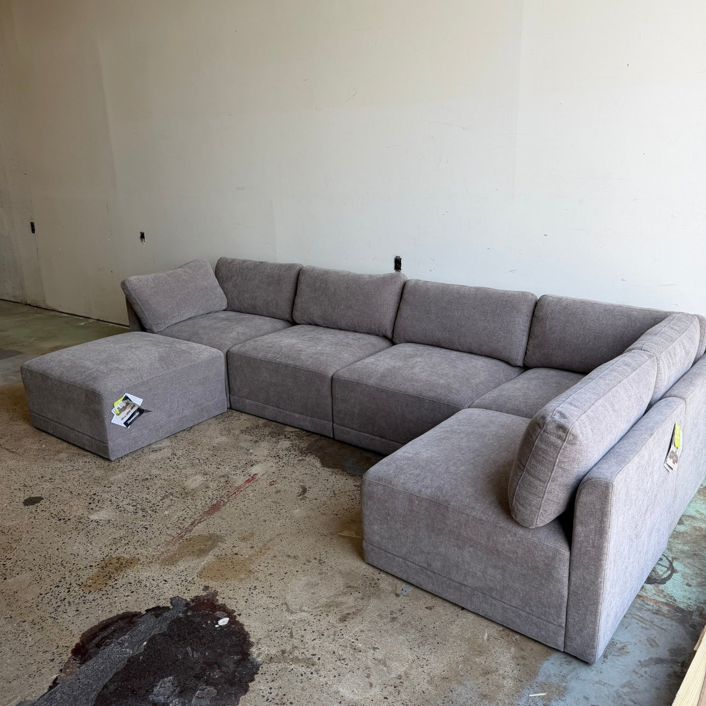 Gray 6-Piece Thomasville Fallon Modular Sectional with Ottoman