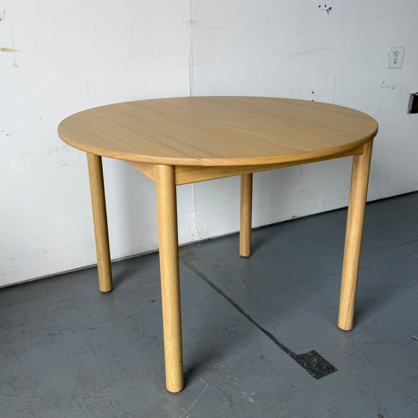 Article "Heidi" 42" Round Dining Table