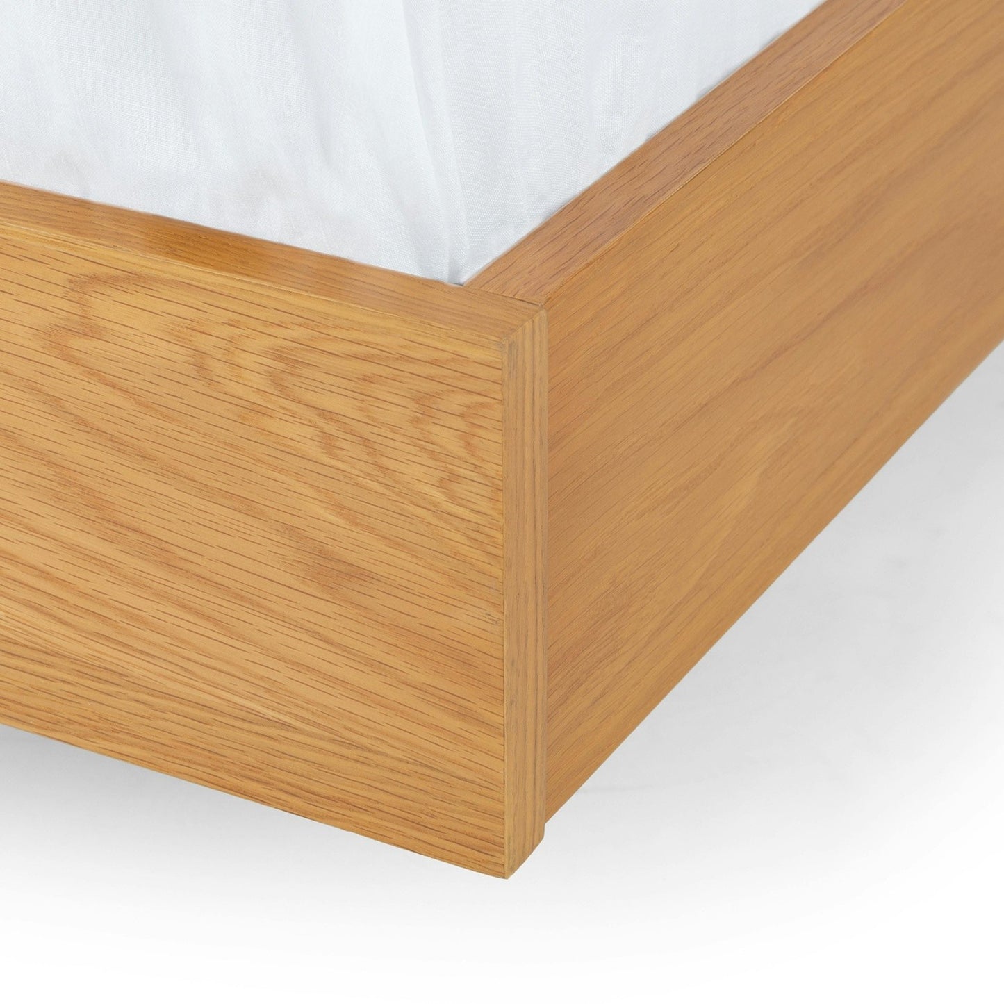 Article "Basi" Queen Bed Frame