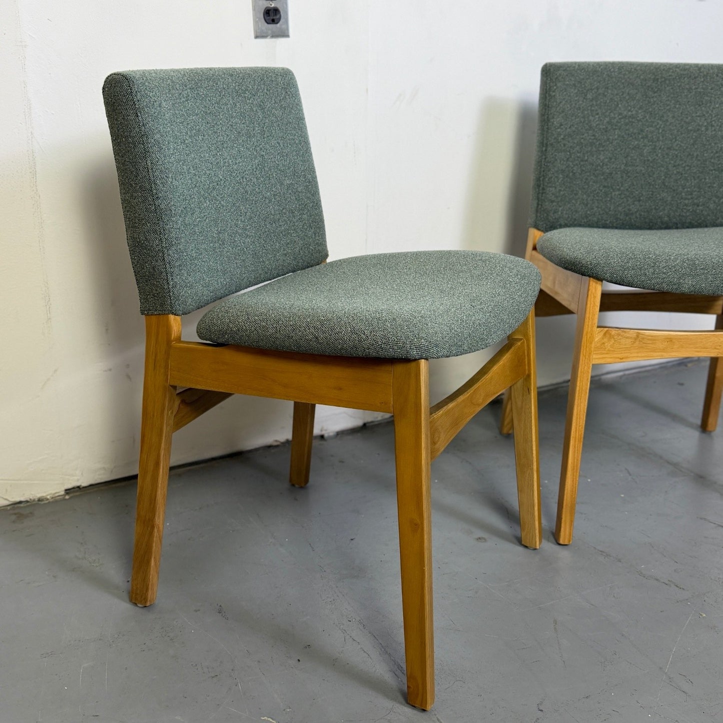 6 Nosh Dining Chairs In Oak and Ratine Green