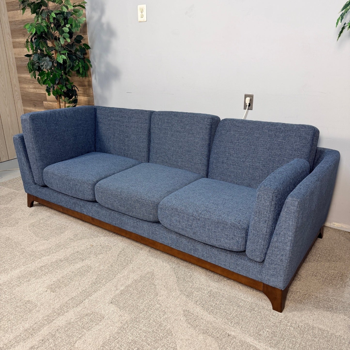 Article "Ceni" Blue Sofa