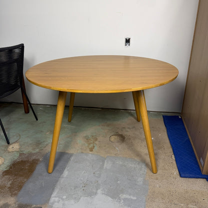 Article "Seno" 47" Round Dining Table