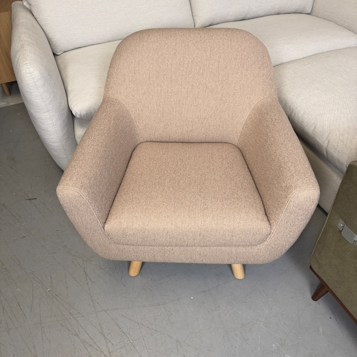 Article "Gabriola" 34" Lounge Chair