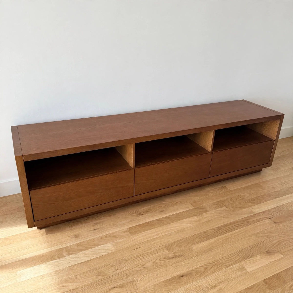 Article "Leif" 80" Media Unit