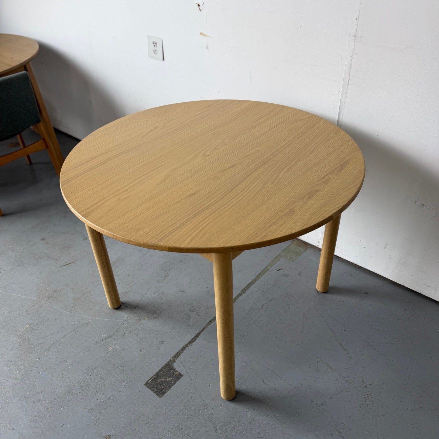 Article "Heidi" 42" Round Dining Table
