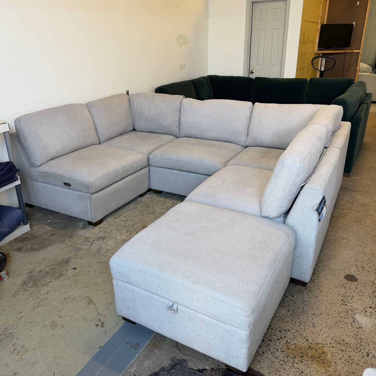 Thomasville Rockford 6-piece Fabric Modular Reclining Sectional