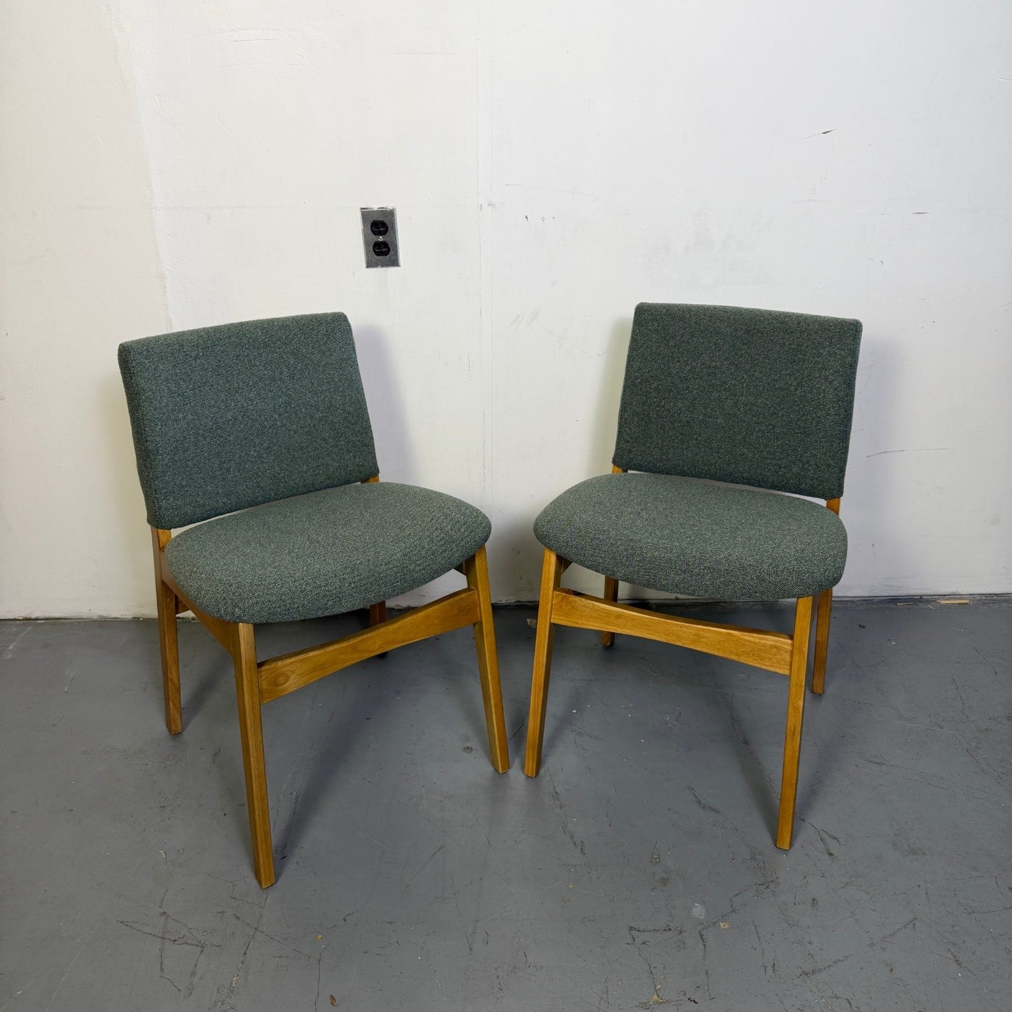 6 Nosh Dining Chairs In Oak and Ratine Green