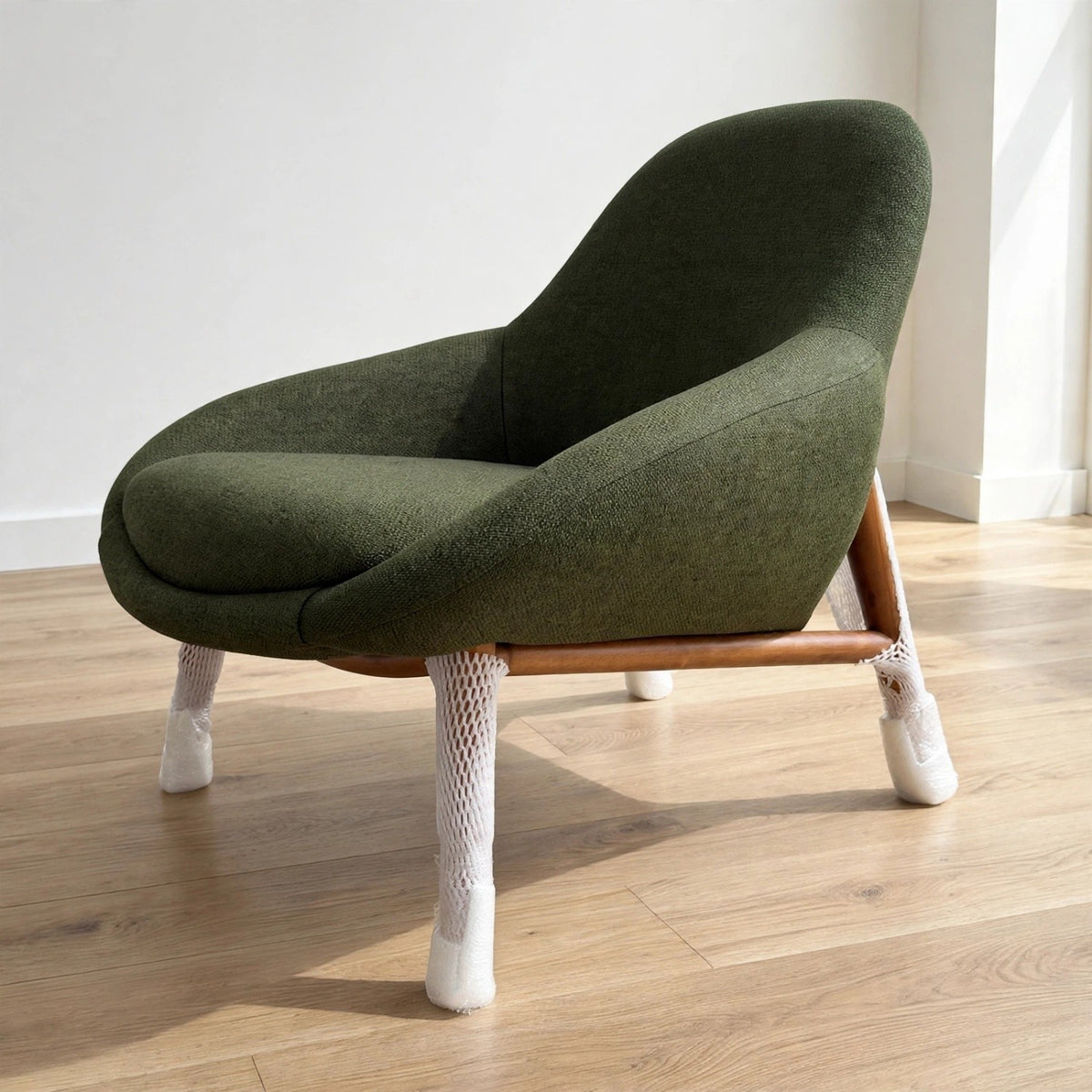 Article "Sunny" 32" Lounge Chair
