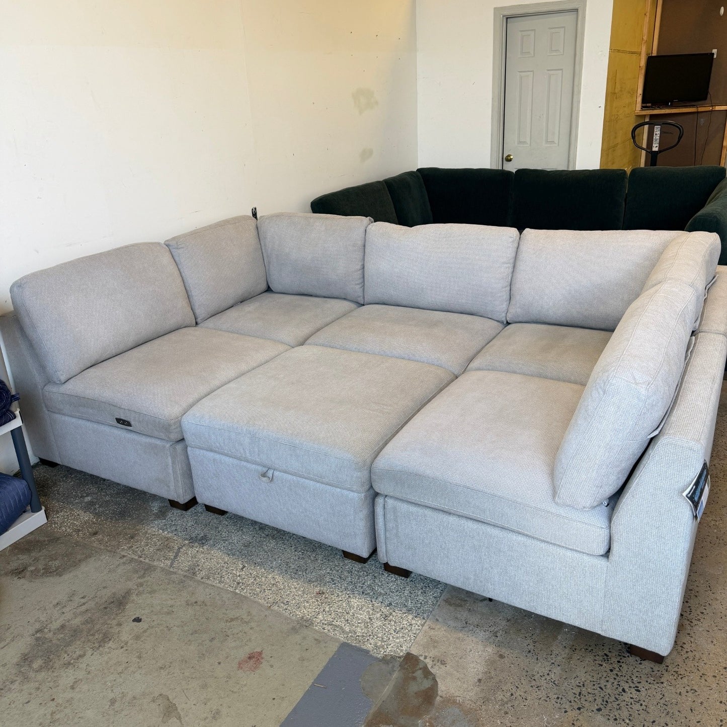 Thomasville Rockford 6-piece Fabric Modular Reclining Sectional