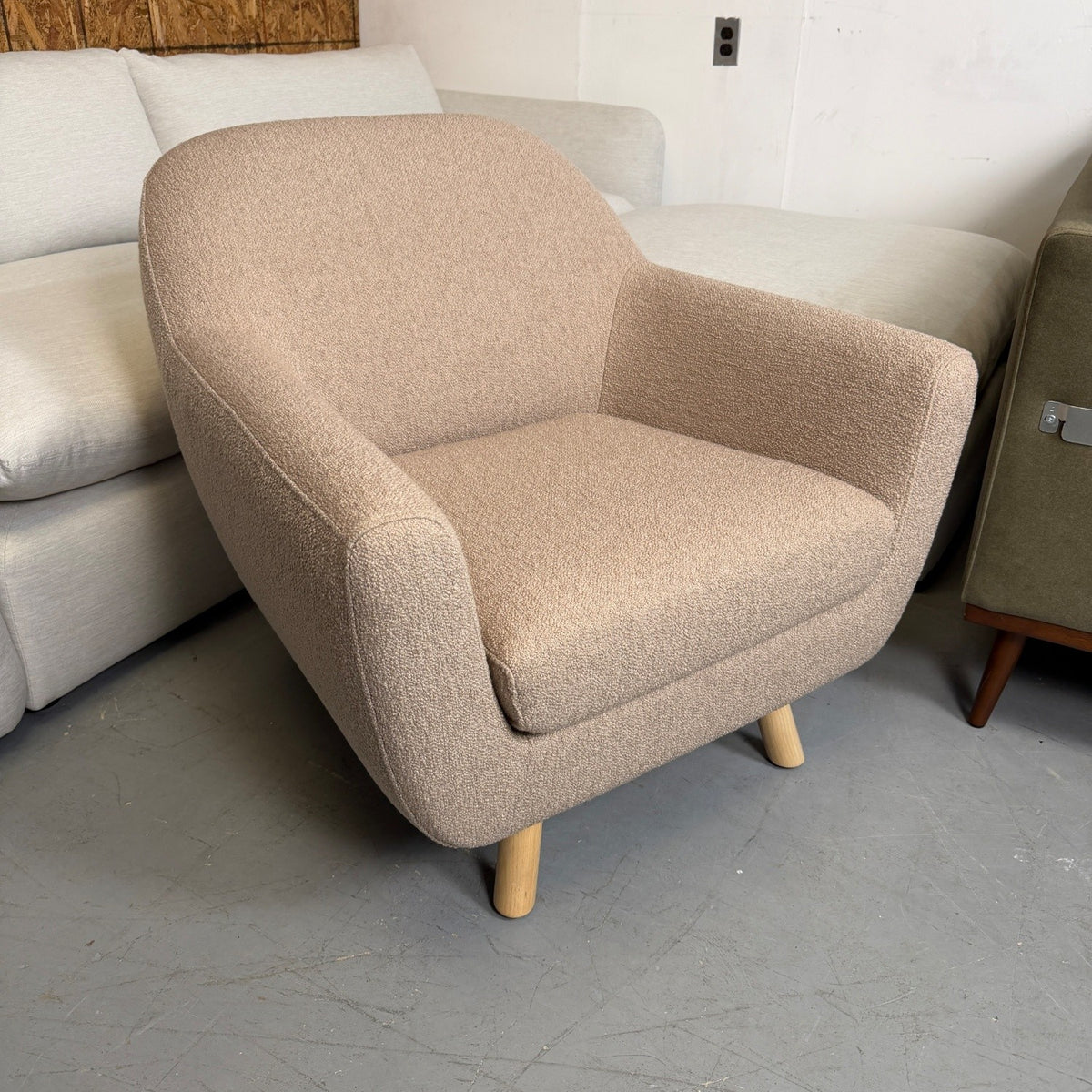 Article "Gabriola" 34" Lounge Chair