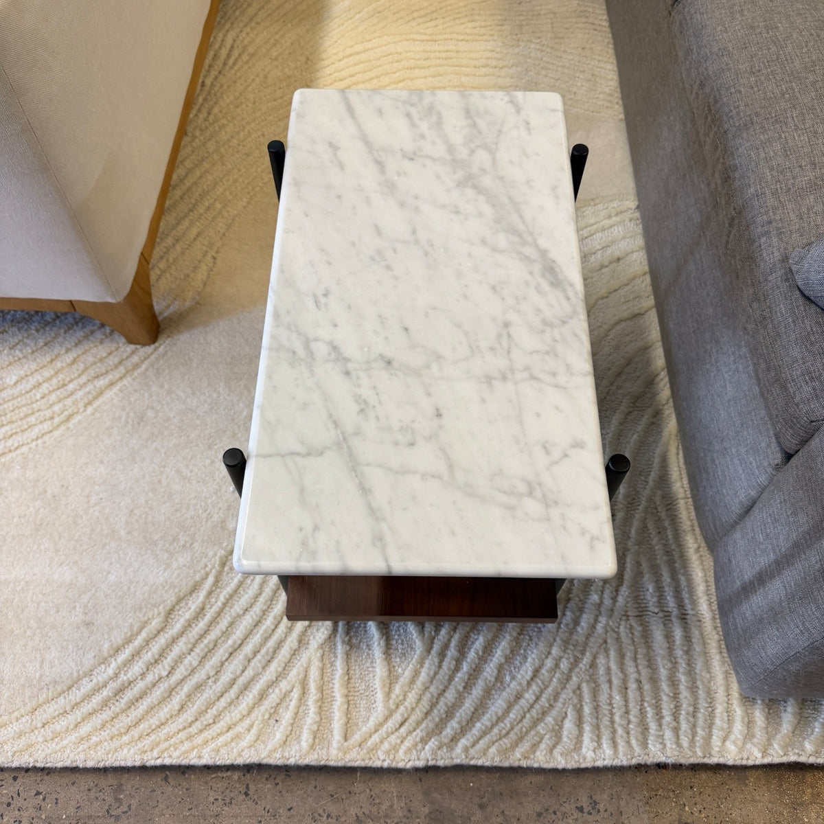 Article "Agotu" Marble Side Table