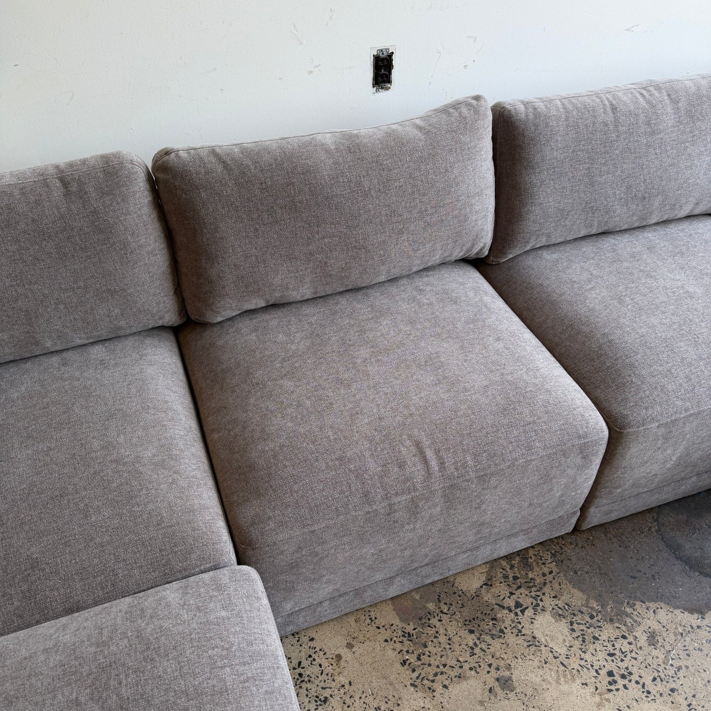 Gray 6-Piece Thomasville Fallon Modular Sectional with Ottoman