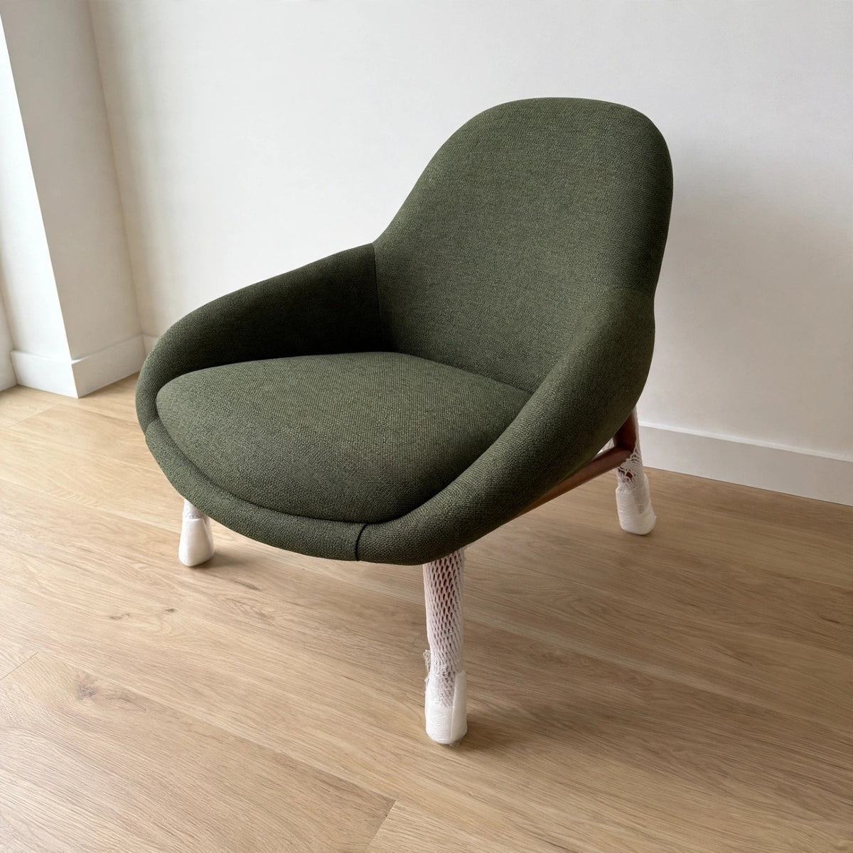 Article "Sunny" 32" Lounge Chair