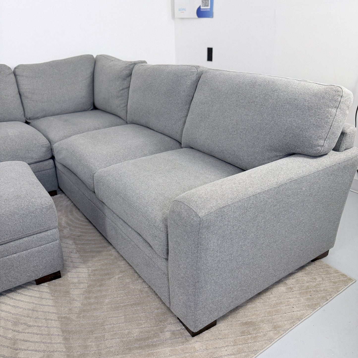 Thomasville Langdon Sectional with Storage Ottoman