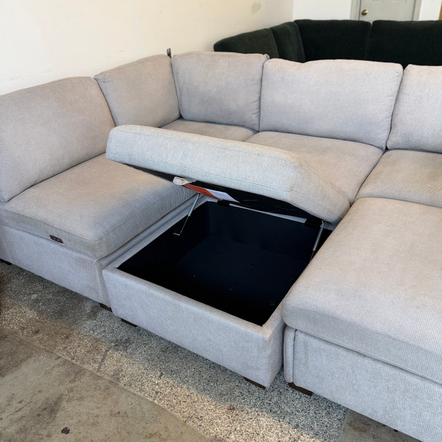 Thomasville Rockford 6-piece Fabric Modular Reclining Sectional