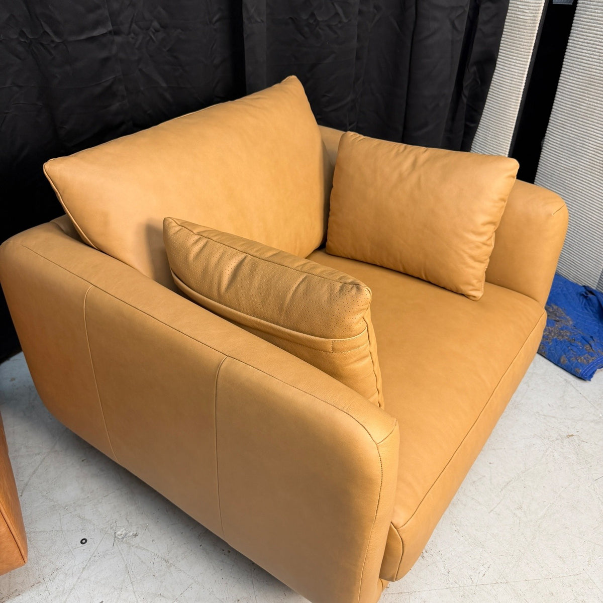 Article "Nora" 40.5" Leather Lounge Chair