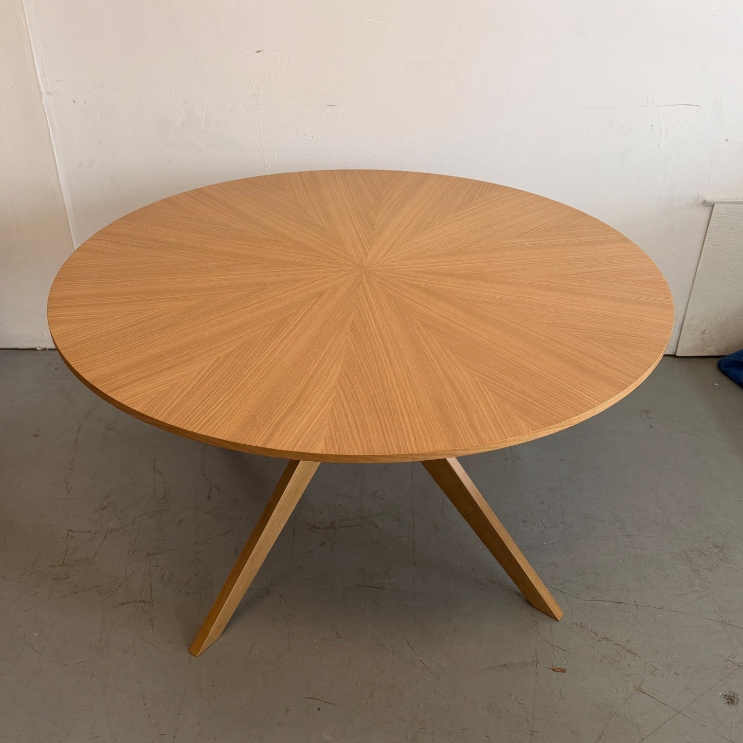 Article Conan 54" Round Dining Table In Oak